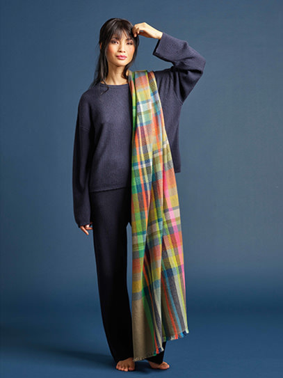 Sweater „Brigitte“ Rib; Trousers „Agatha“ Rib full length  Shawl „Scotch“ winter twig