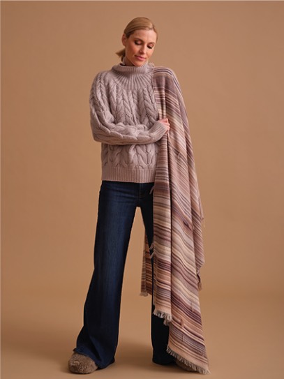 Sweater „Ella“ Handknit; Plaid „Gipsy“ Greige