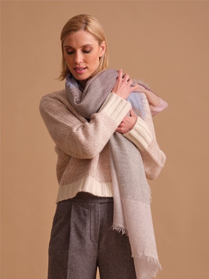Sweater „Falca“ Roundneck; Shawl „Tella“