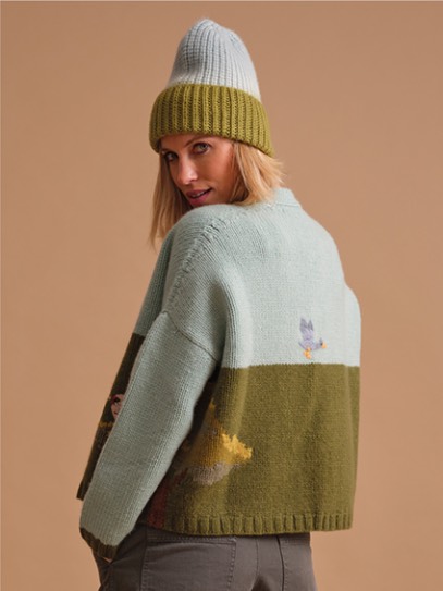Cardigan Bobby Handknit „Deep Forest“ Siskin; Hat „Patent“ Degradee