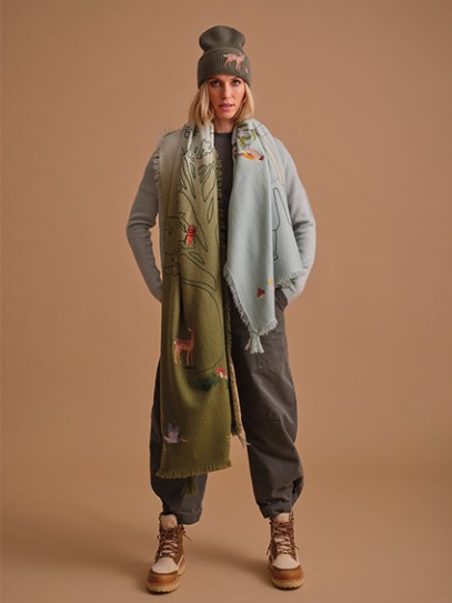 Hoody „Tube“; Trousers „Vivo“; Shawl „Caro“