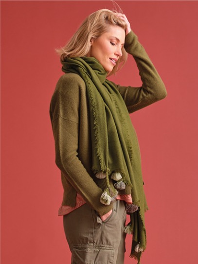 Cardigan „Chica“  Jaybird embroidery;  Shawl „Ragged Border“
