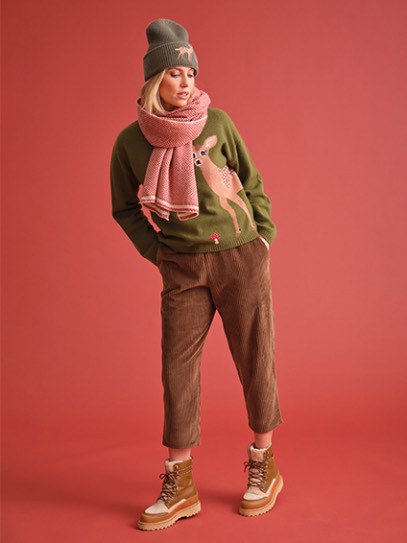 Sweater „Brigtte“ Deep Forest  Deer; Shwal „ZigZag“; Hat „Ali High“ Deep Forest Deer