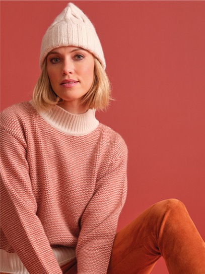 Sweater „Dori“ Turtleneck bicolor; Hat „Cable 1“ Chunky handknit