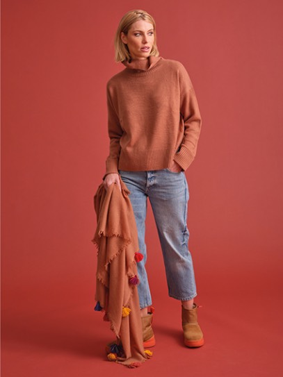 Sweater „Philia“; Shawl „Ragged Border“