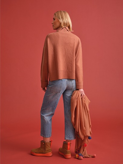 Sweater „Philia“; Shawl „Ragged Border“