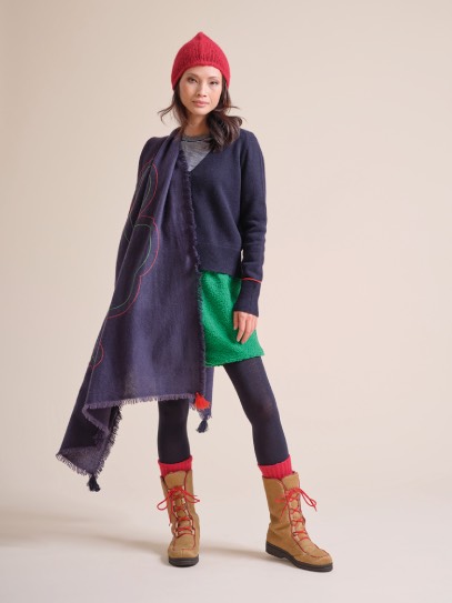 Cardigan &bdquo;Gwin Shamrock&ldquo; La Forestière; Sweater &bdquo;Vento&ldquo; Stripes;Hat &bdquo;Emilia&ldquo;