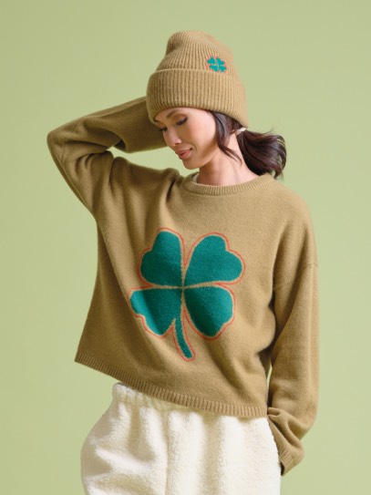 Sweater &bdquo;Brigitte Shamrock&ldquo; La Forestière;Shawl &bdquo;Shamrock&ldquo; Hat &bdquo;Ali Low Shamrock&ldquo;  